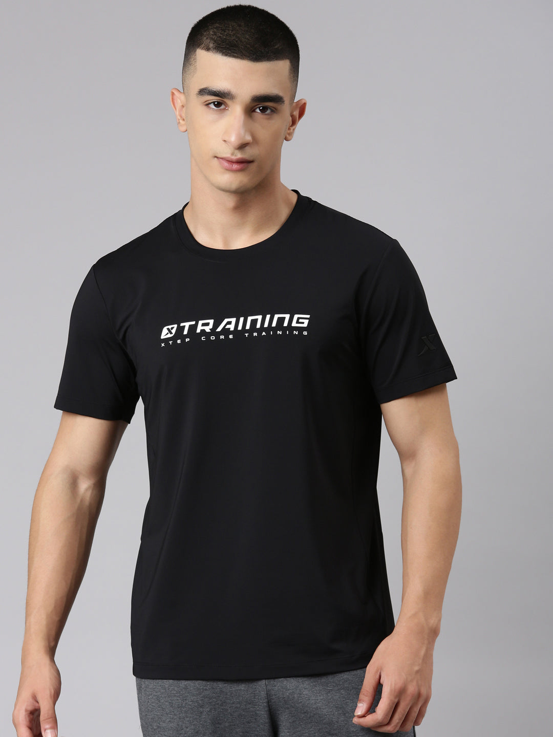 Xtep-Comfort Men Short-sleeve T-shirt - Black / XS