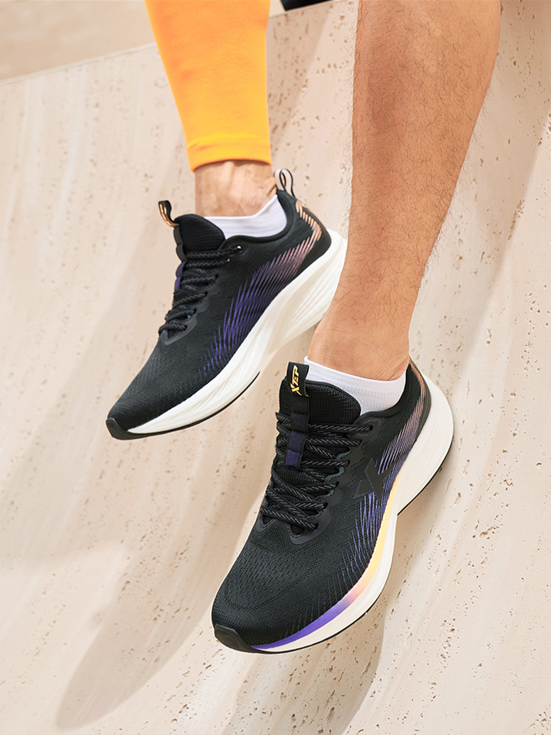 Xtep Men Feather Foam Running Shoes