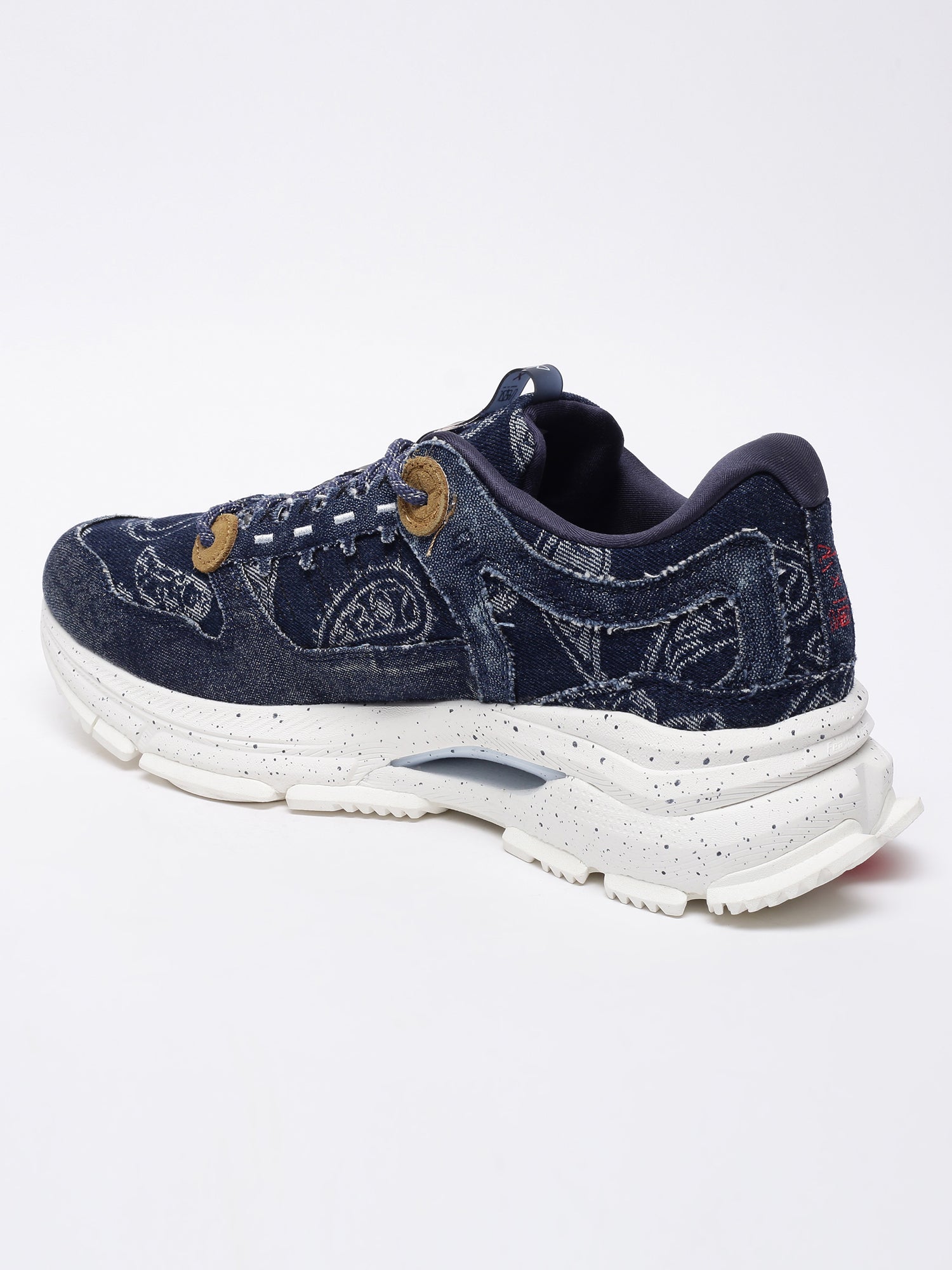 Xtep Women White Printed Sneakers