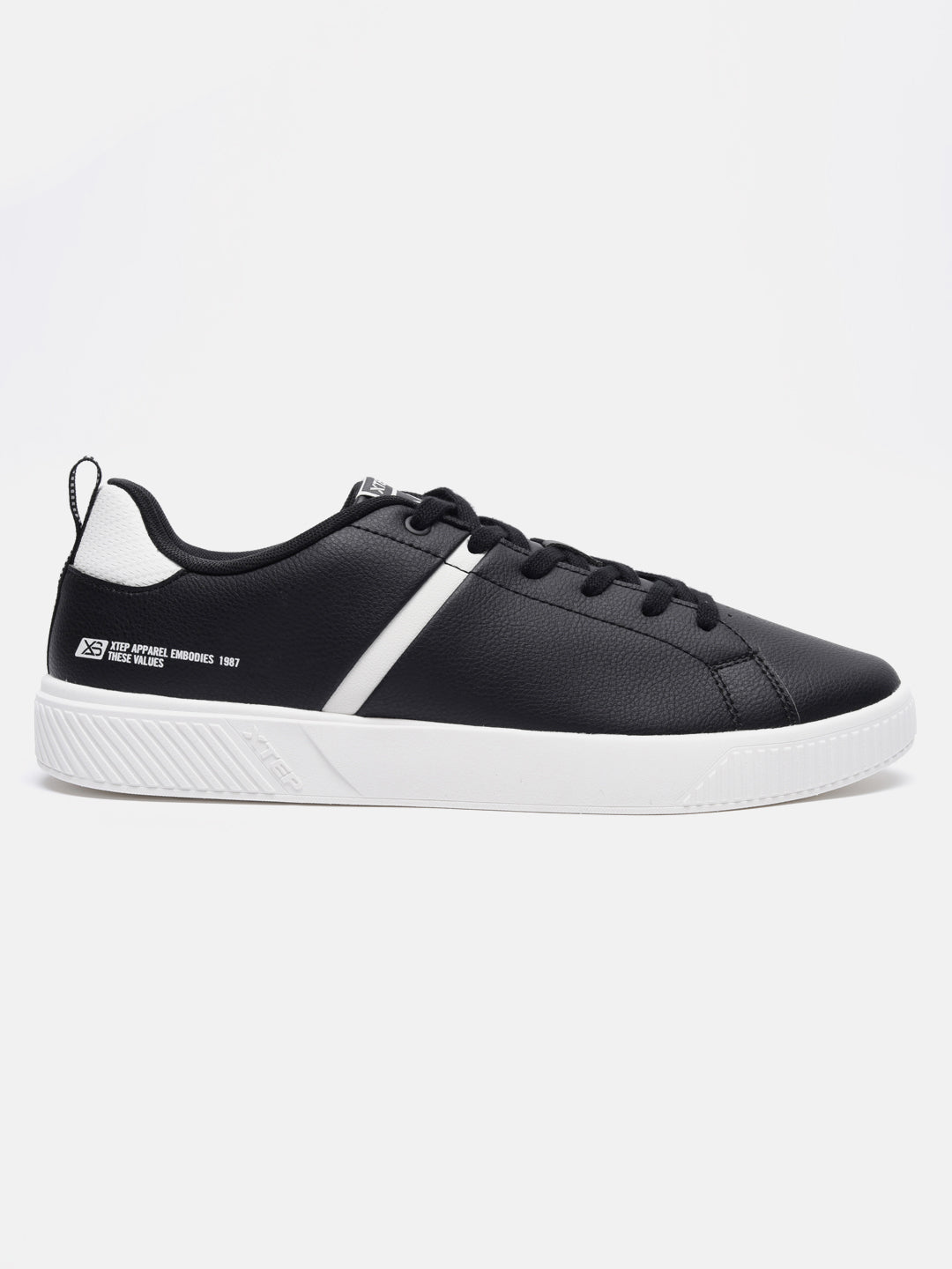 Xtep Colourblocked Sneakers - Black / 40