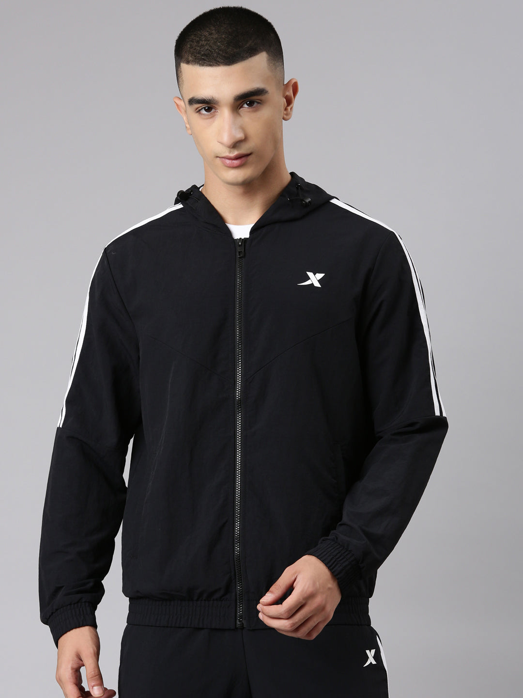 Xtep Men Single-layer Windbreaker - Black / XS