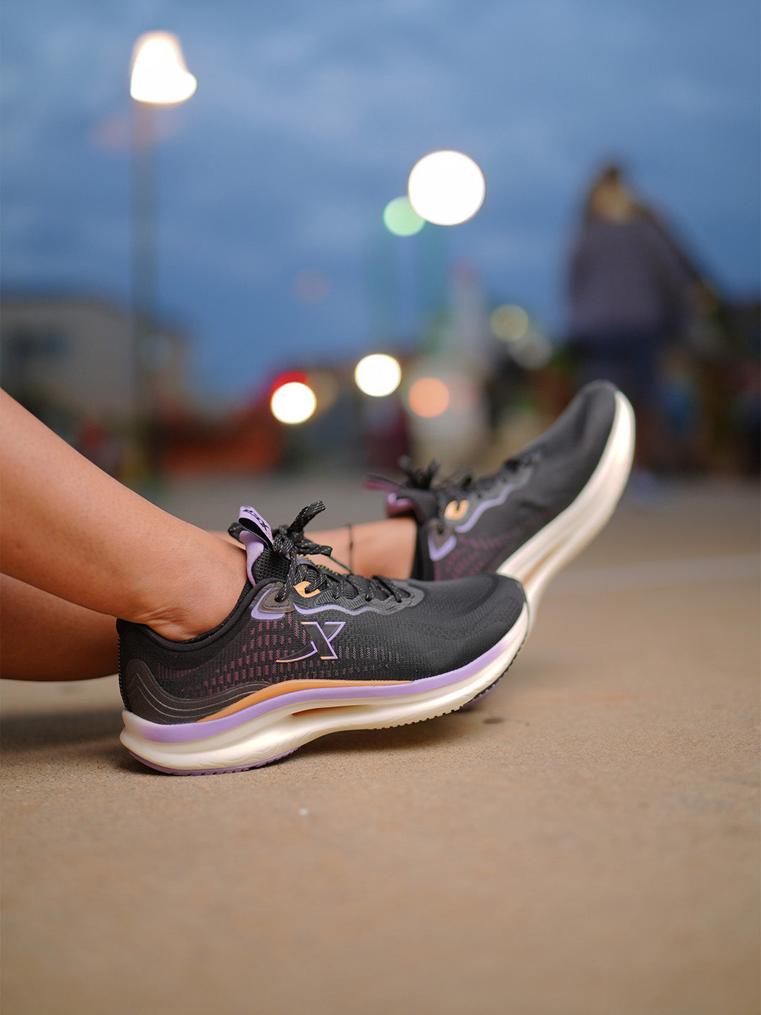 Xtep Women Feather Foam Running Shoes