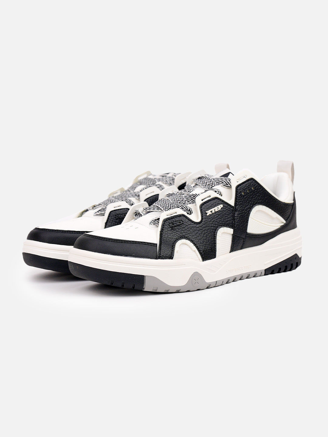 Xtep Men Colorblocked Sneakers