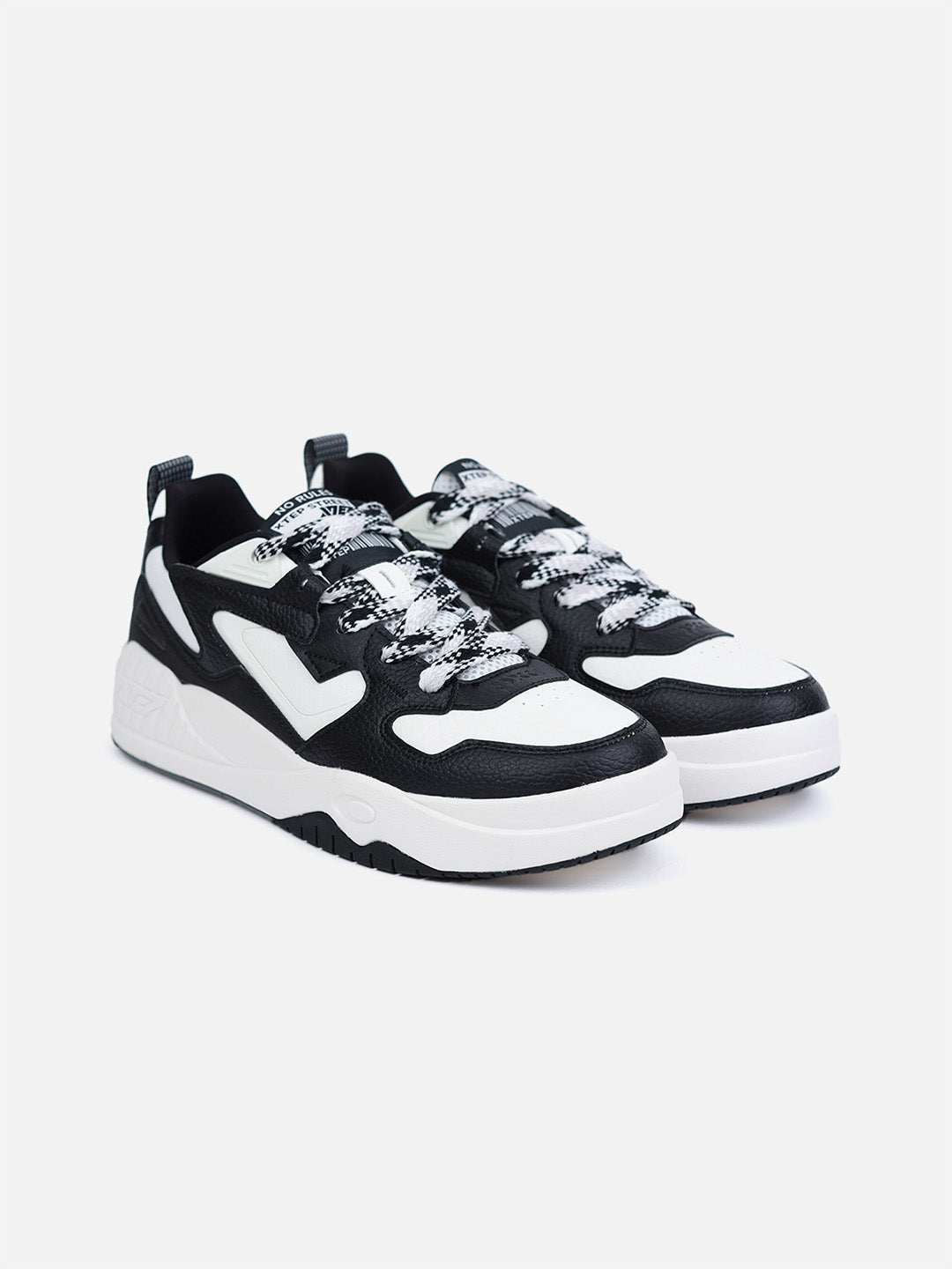 Xtep Men Colourblocked Skateboarding Shoes