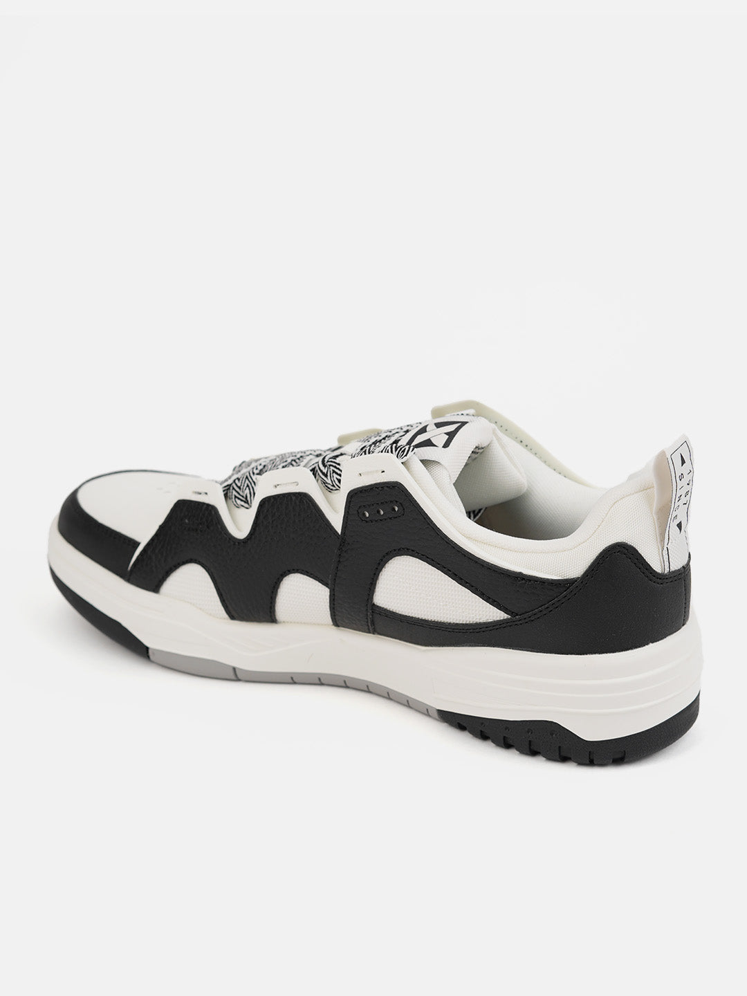 Xtep Men Colorblocked Sneakers