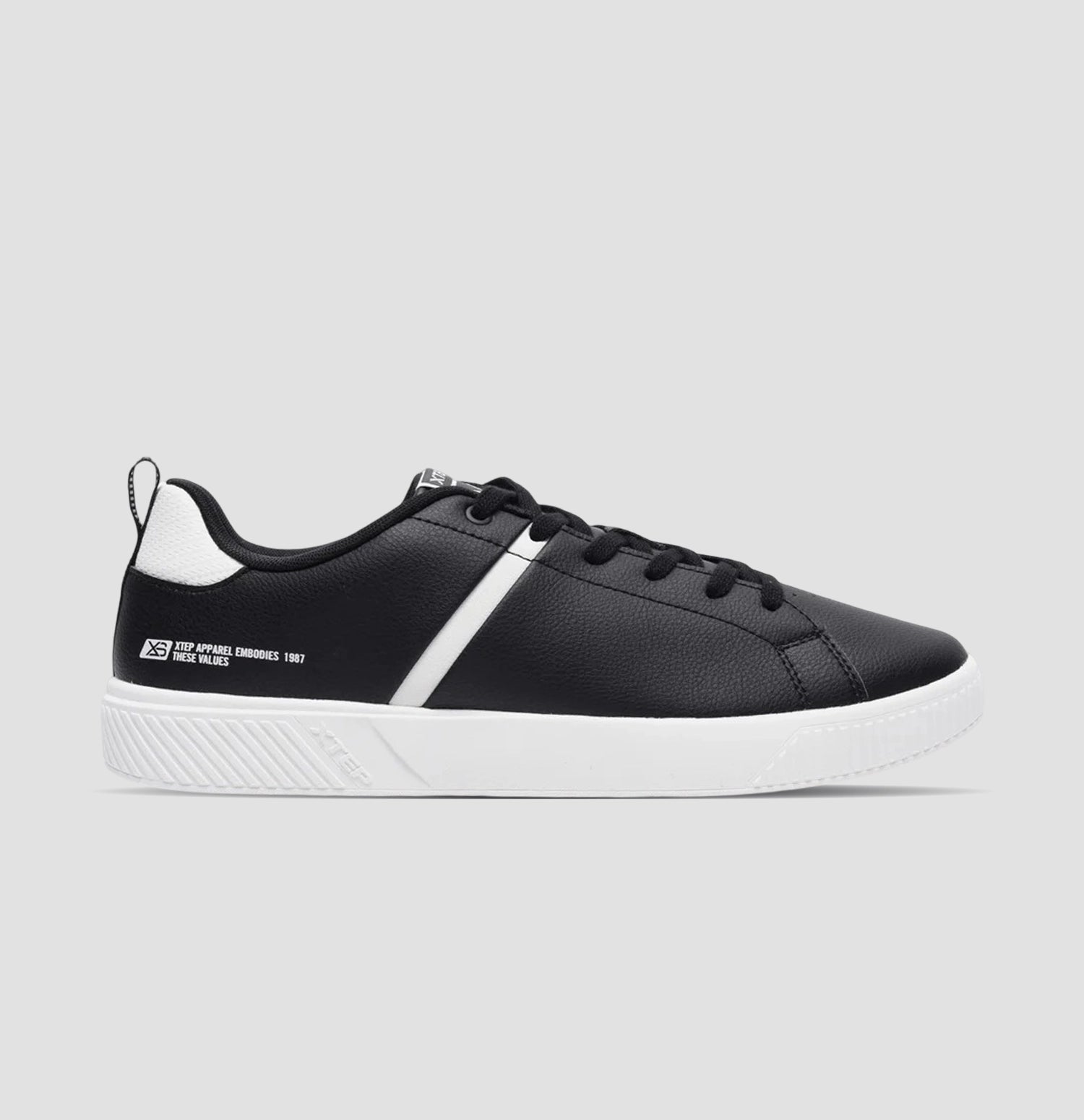 Xtep Colourblocked Sneakers - Black / 40