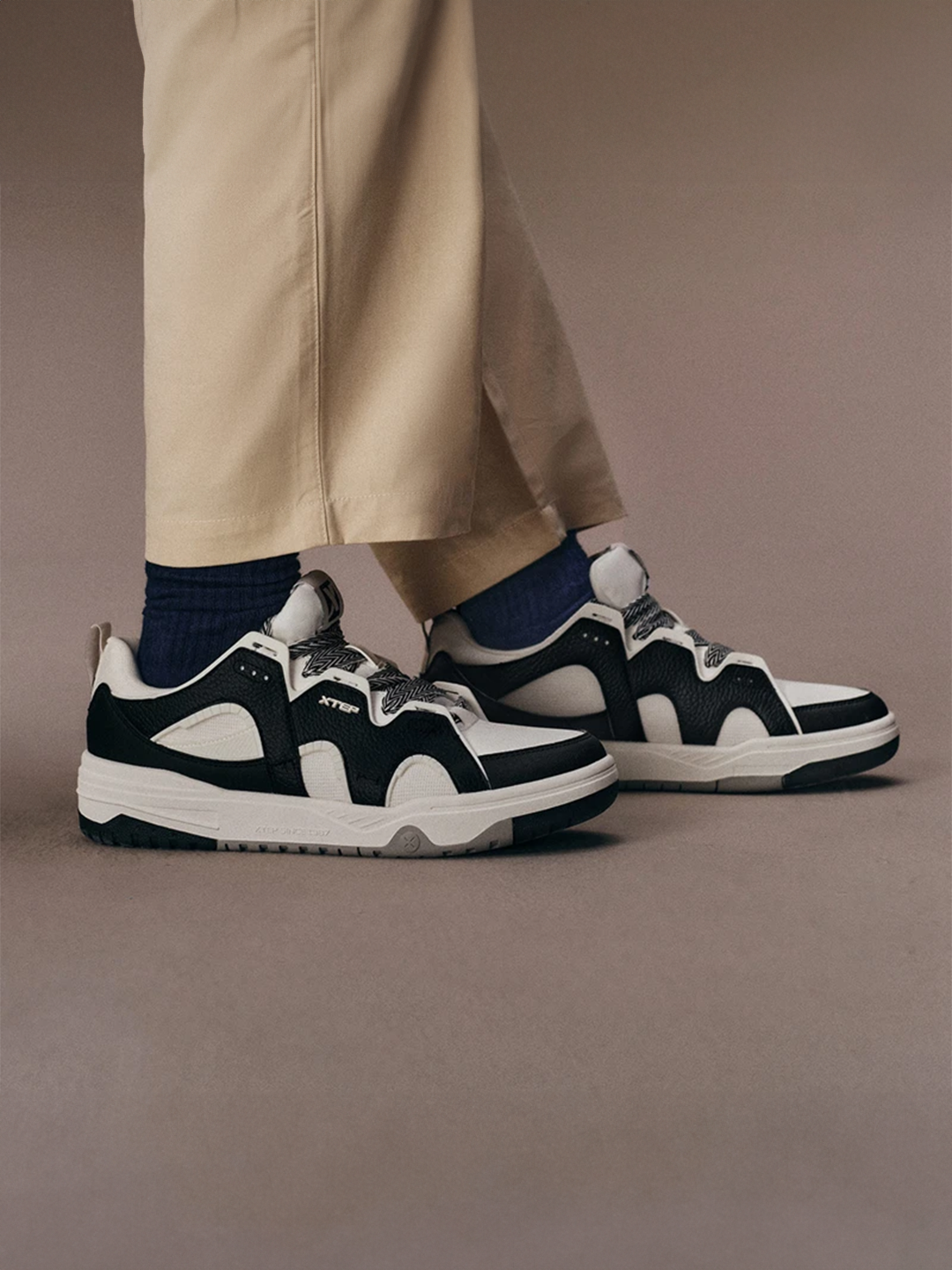 Xtep Men Colorblocked Sneakers