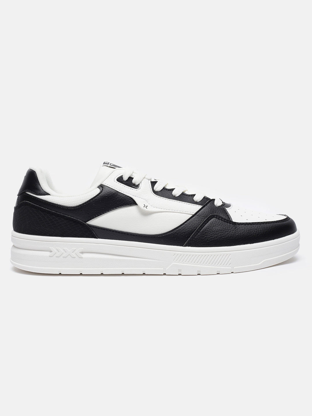 Xtep Colourblocked Skateboarding Shoes - Black / Canvas white / 40