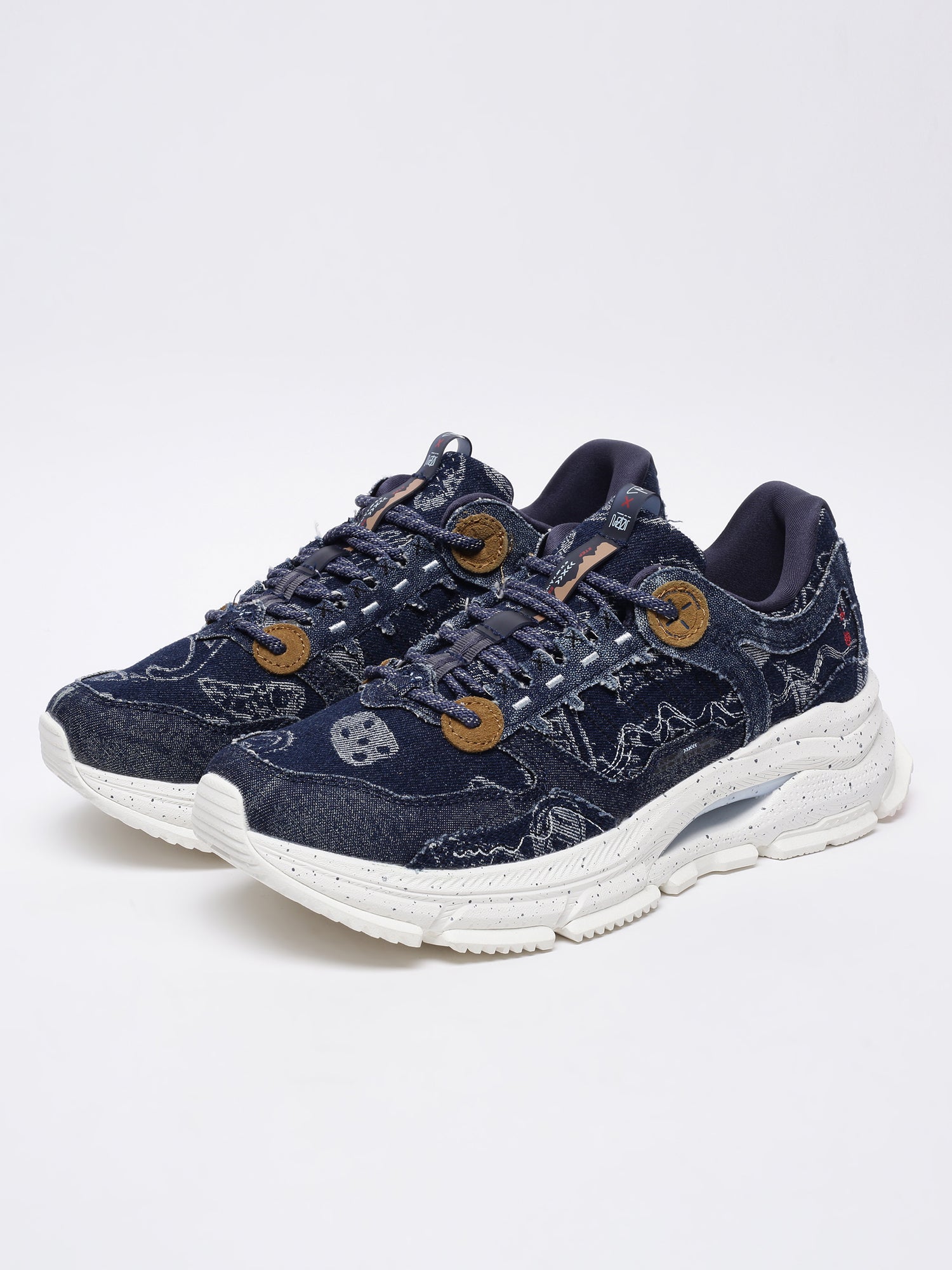 Xtep Women White Printed Sneakers
