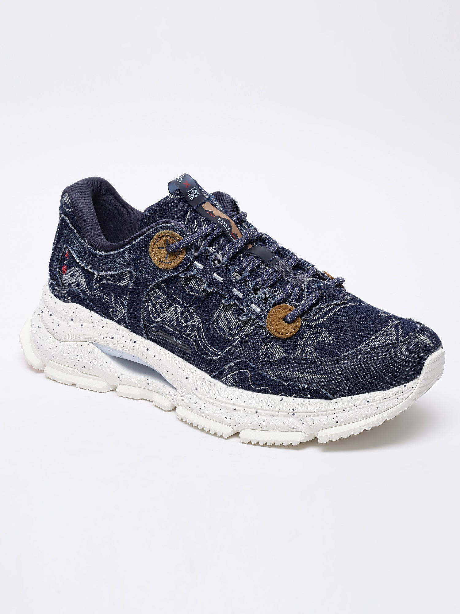 Xtep Women White Printed Sneakers