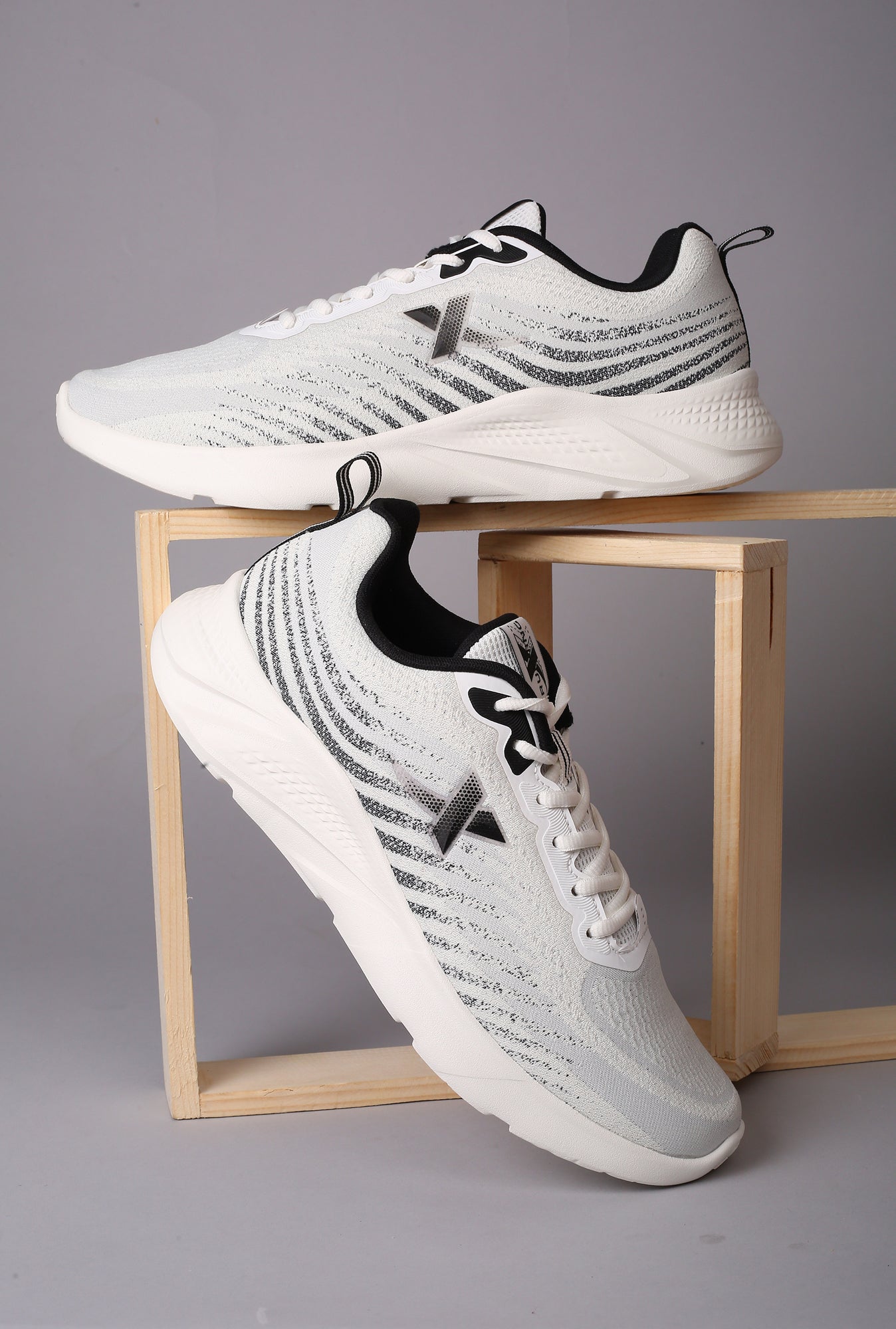 Xtep Men Comfy Cubes Running Shoes