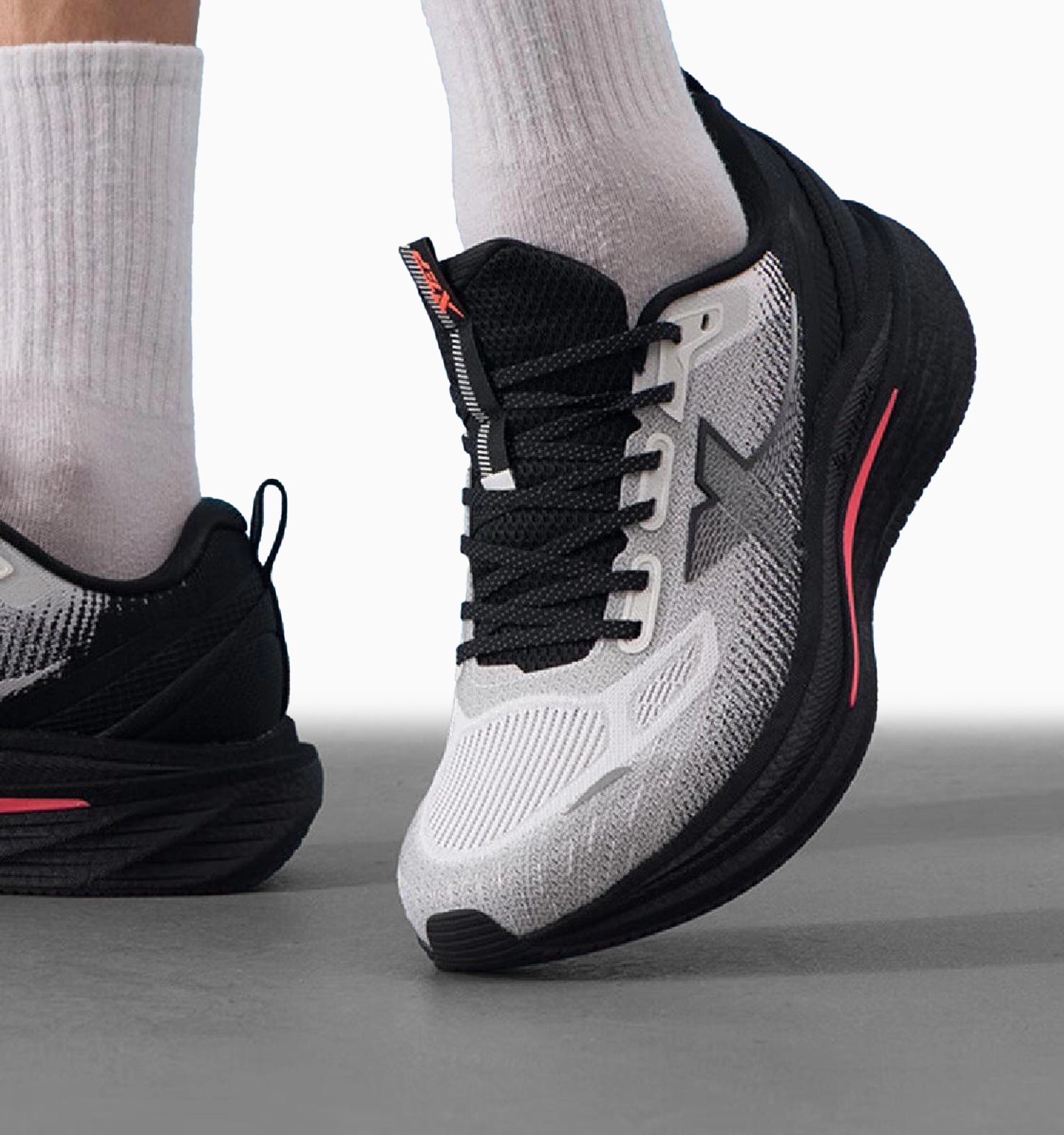 Shadow 3.0 Performance Shoe - Classic white & Black