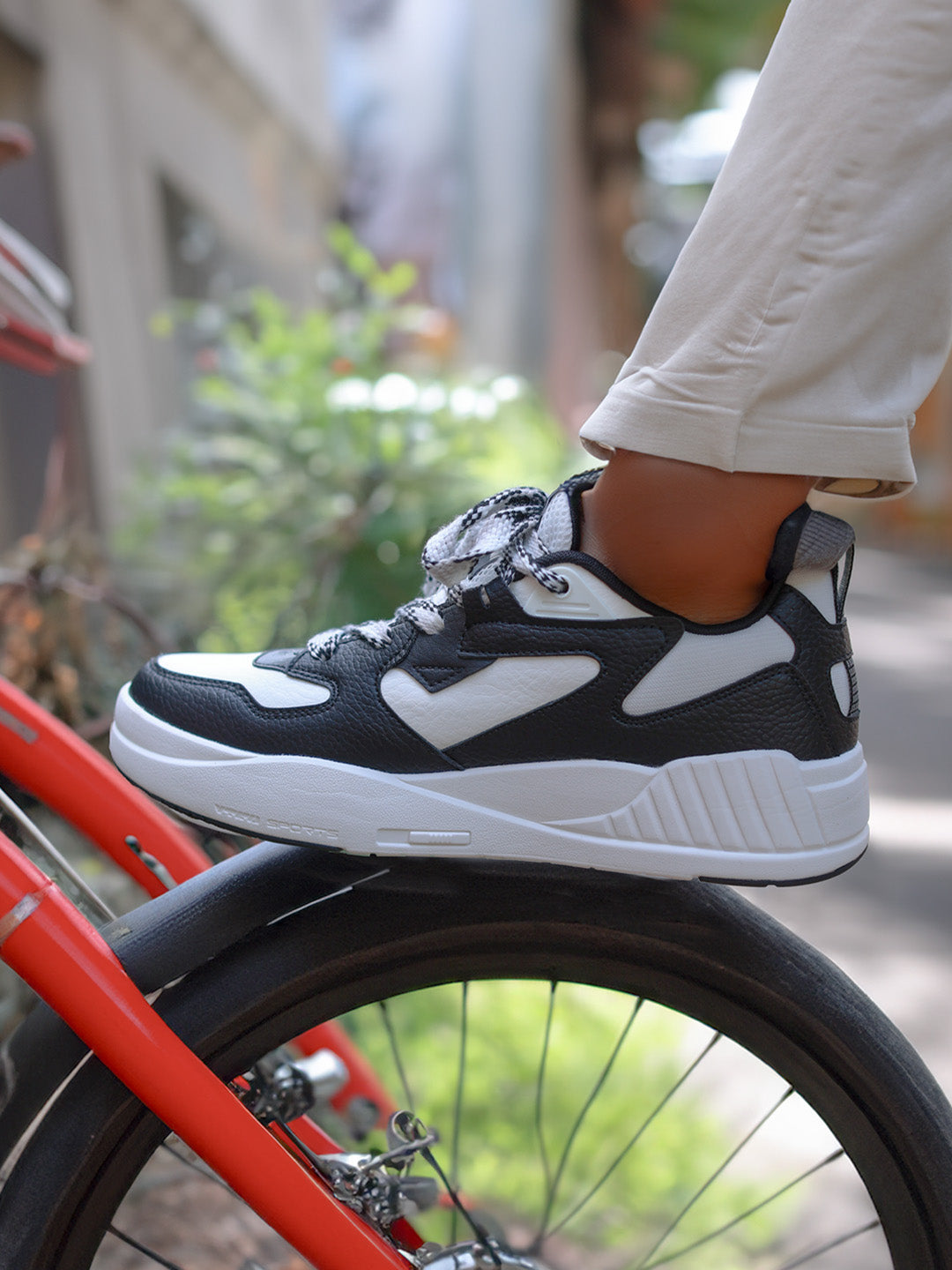Xtep Men Colourblocked Skateboarding Shoes