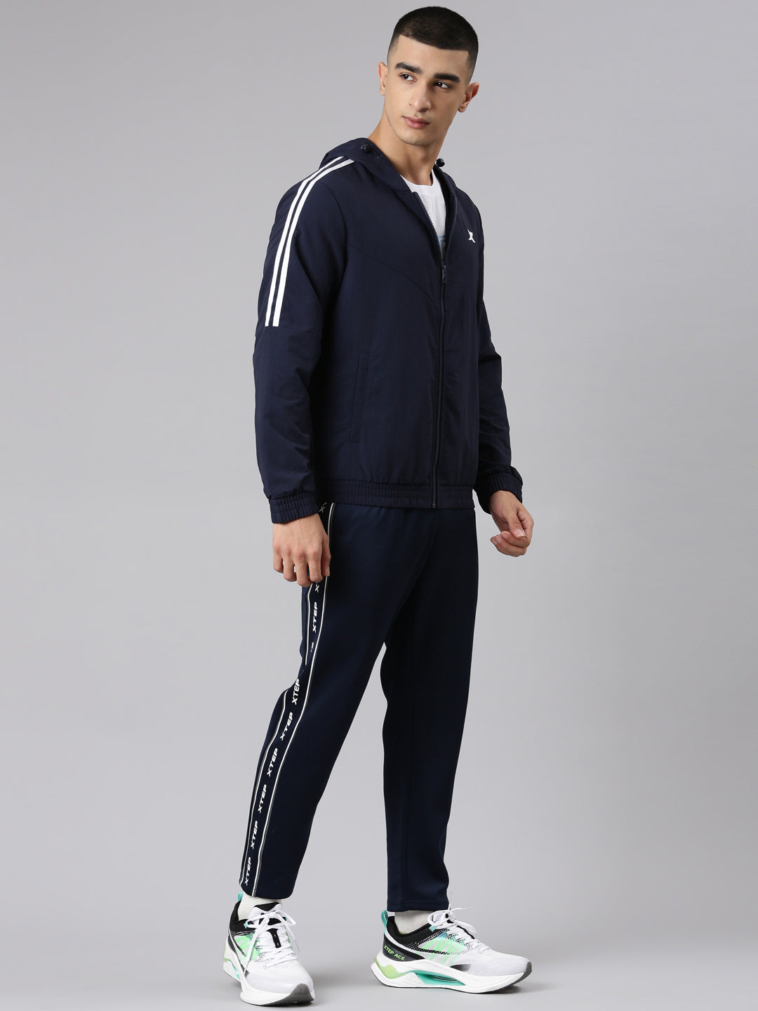 Xtep Men Single-layer Windbreaker