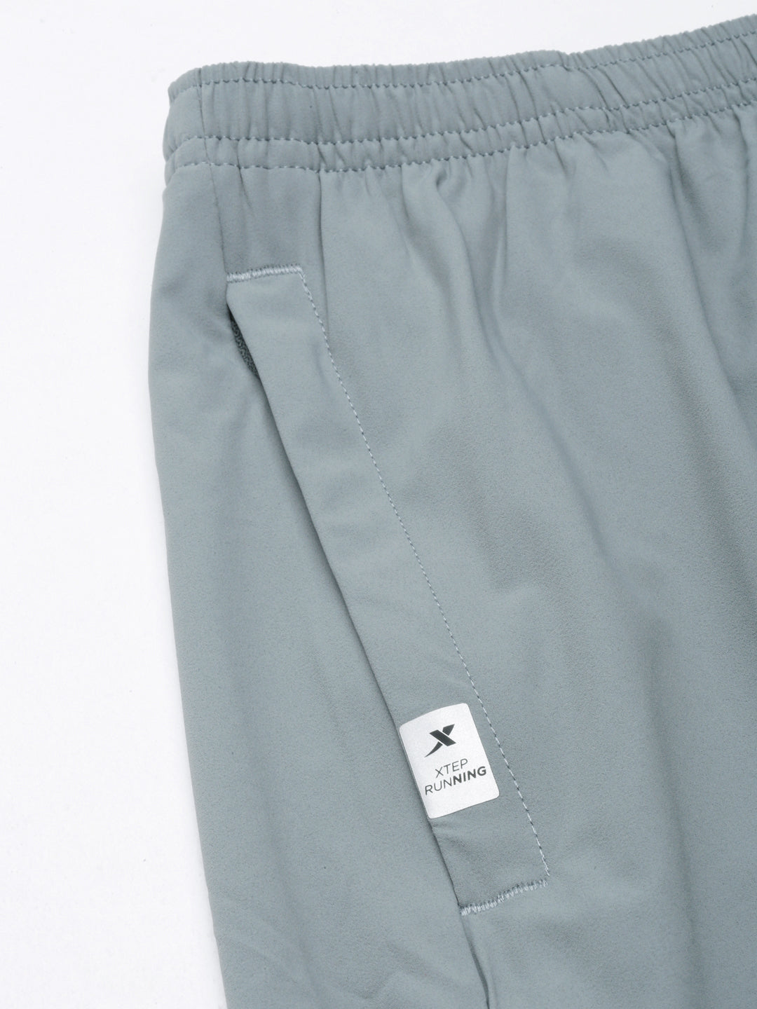 Xtep-Comfort Men Woven Shorts