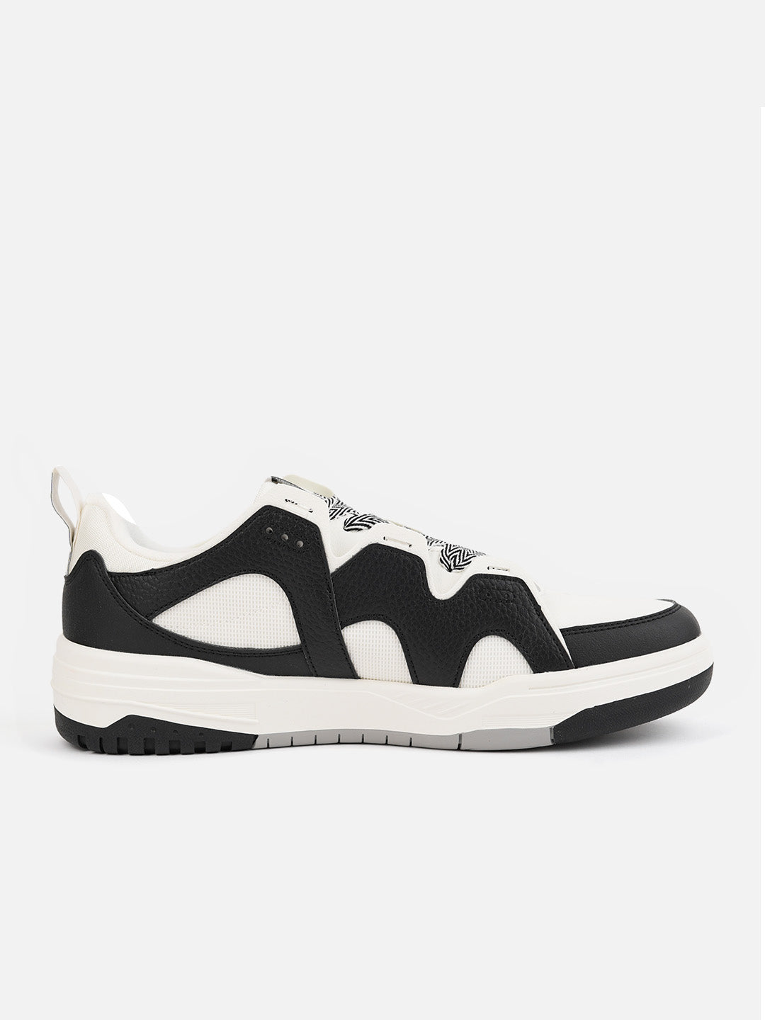 Xtep Men Colorblocked Sneakers - Black / White / 40