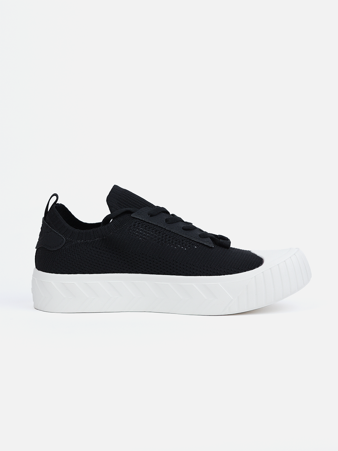Xtep Women Classic Sneakers - Black White / 35