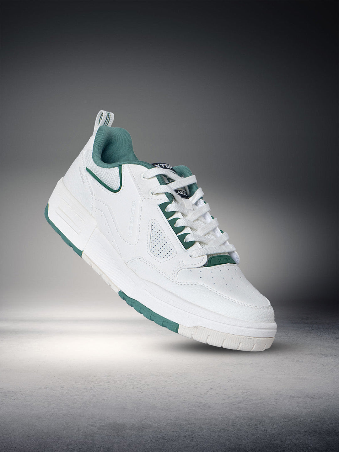 Xtep Colourblocked Sneakers
